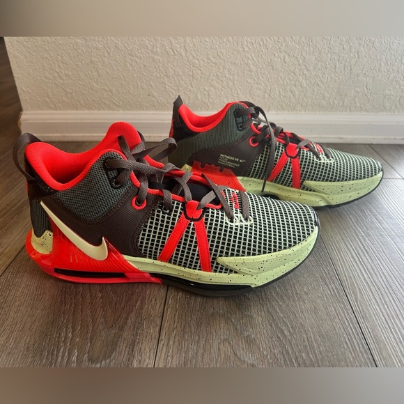 NEW LeBron Witness 7 'Bright Crimson Alligator' - Picture 4 of 7
